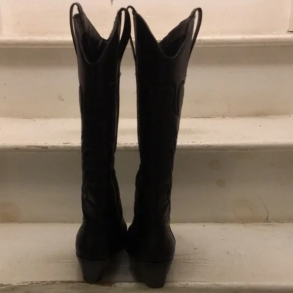 Women's Black Pointed-Toe Western Knee-High Heeled Boots - Picture 16 of 17